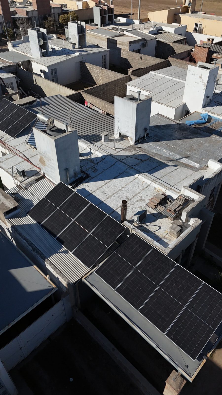 Paneles solares Tier One instalados sobre techo en Córdoba